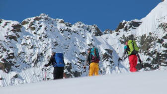 Skitourenaufstieg in der Gruppe